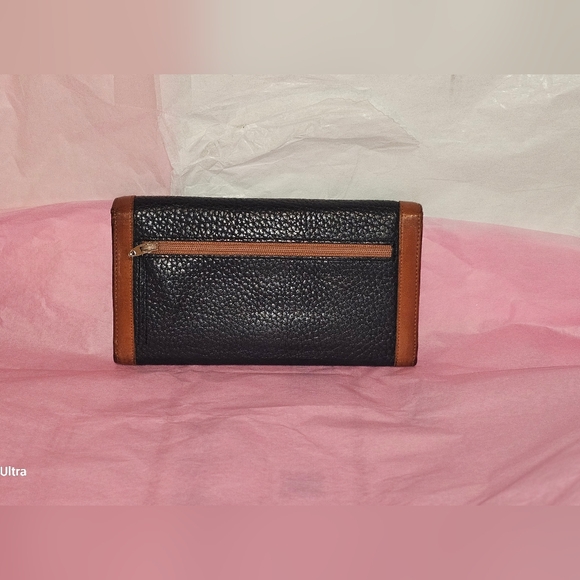 DOONEY & BOURKE VINTAGE ALL WEATHER PEBBLED LEATHER TRIFOLD WALLET - Picture 3 of 10